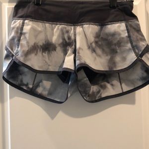 Cool “cloud print” Lululemon “speed”running shorts